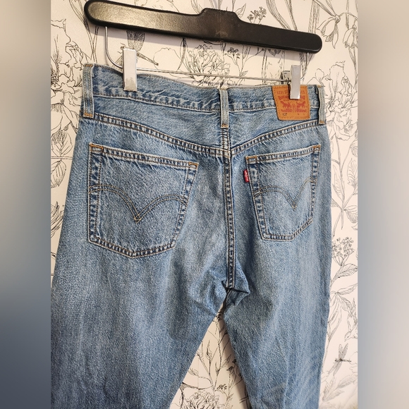 Levi's 501 Classic Blue Distressed Women's Jeans - Picture 11 of 14